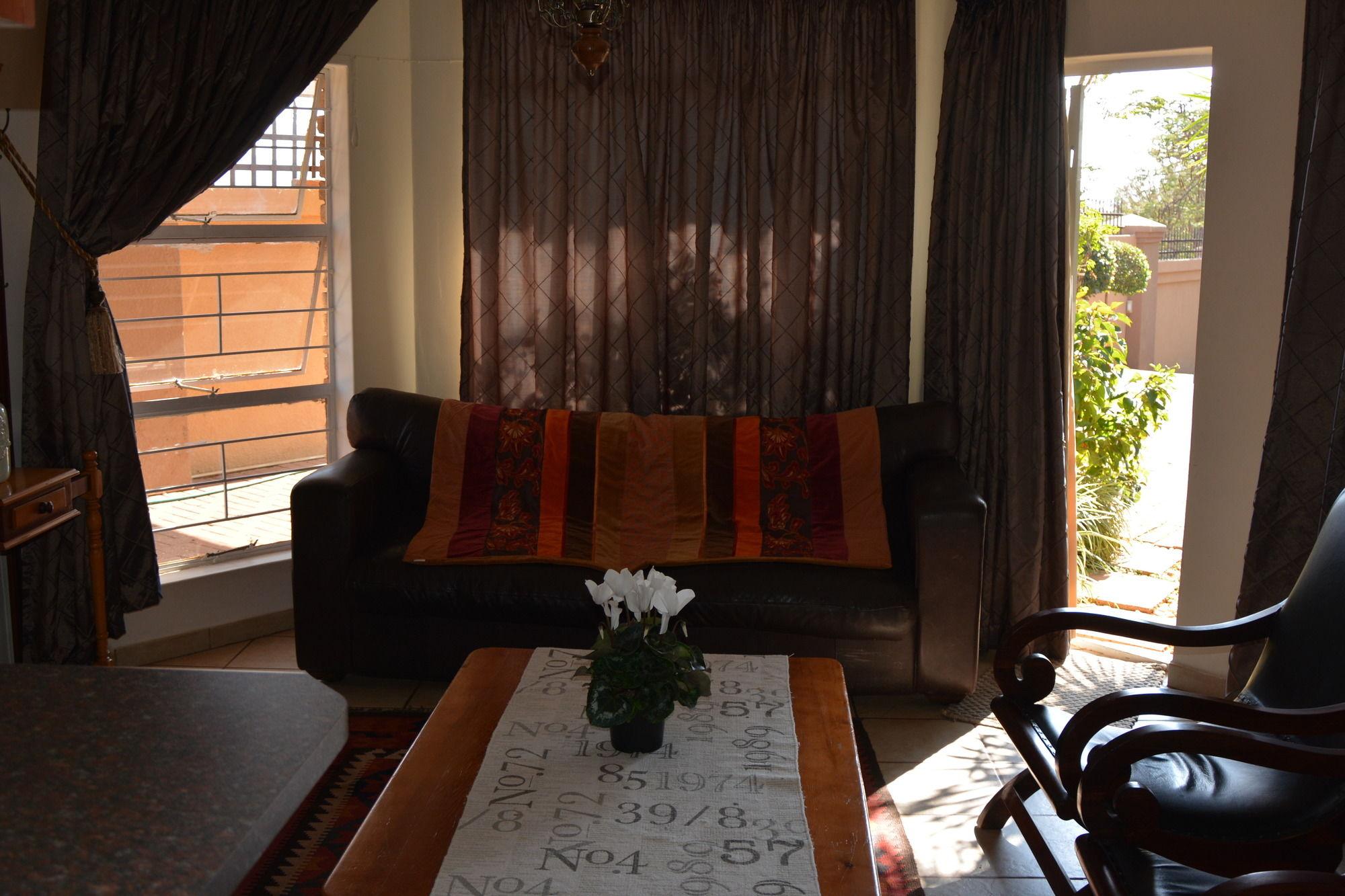 Sunset Ridge Guest House Рустенбург Екстериор снимка