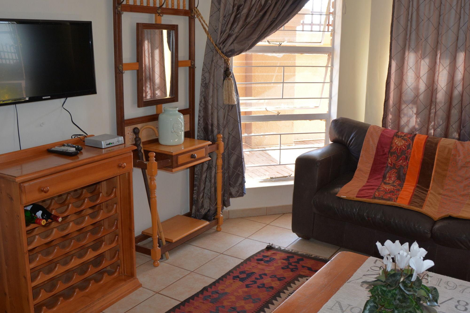 Sunset Ridge Guest House Рустенбург Екстериор снимка